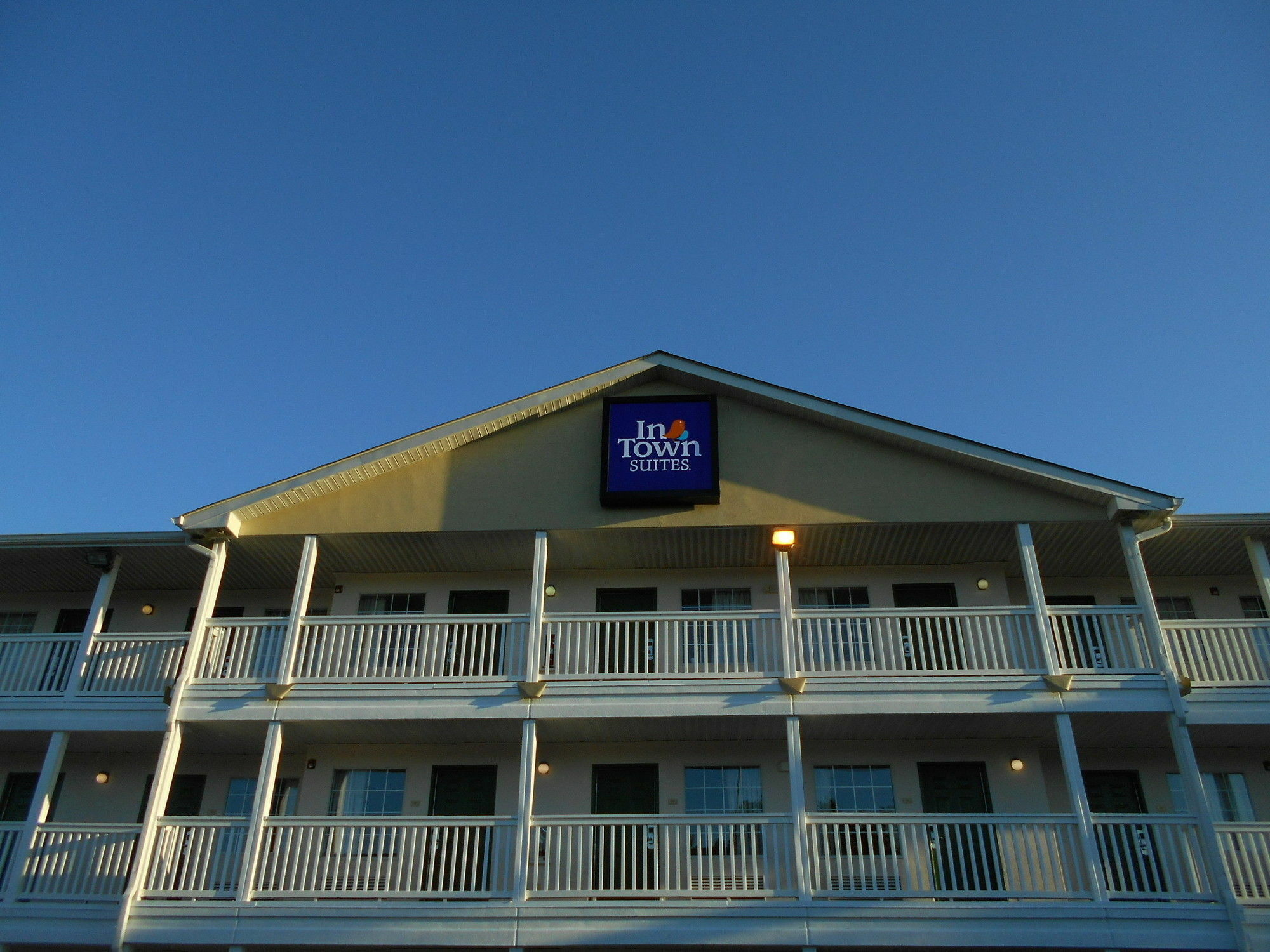 Sun Suites Of Chesapeake Eksteriør bilde